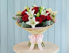 Букет цветов из:  Лилии и Розы в Югорске