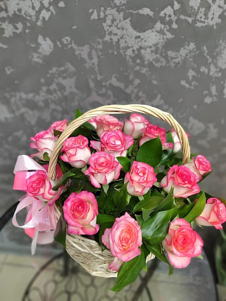 Цветочная композиция из Розы в корзине в Югорске