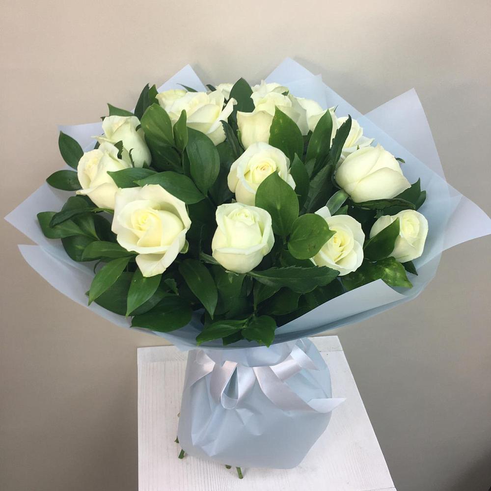 Букет 15 Белых роз Проуд в Югорске