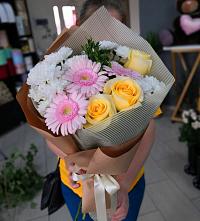 Букет цветов из:  Герберы, Розы и Хризантемы в Югорске