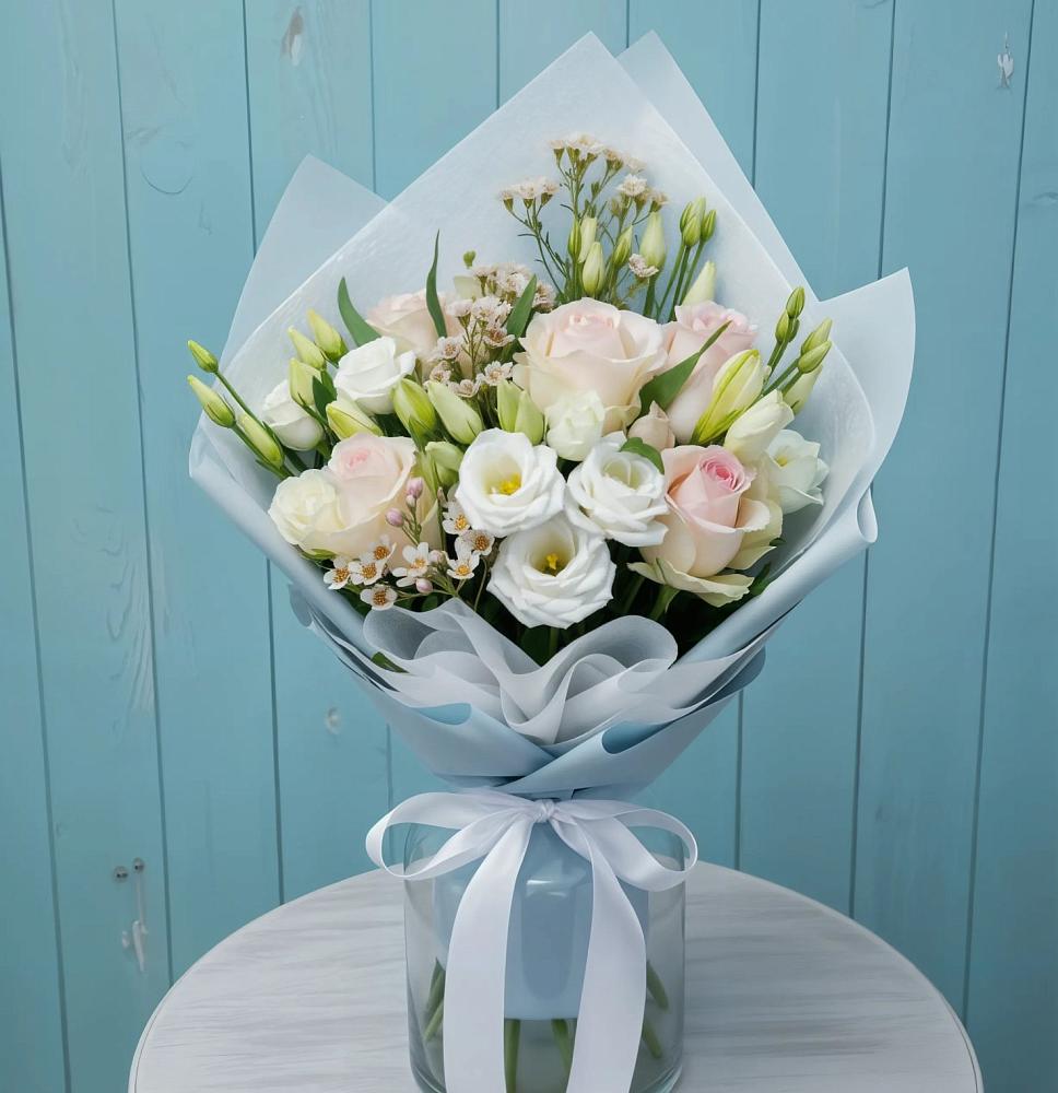 Букет цветов из: Розы и Лизиантусы в Югорске