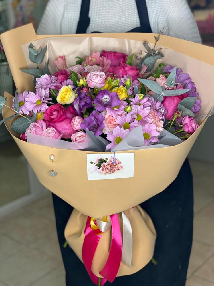 Букет цветов из: Хризантемы, Гвоздики и Альстромерии в Югорске