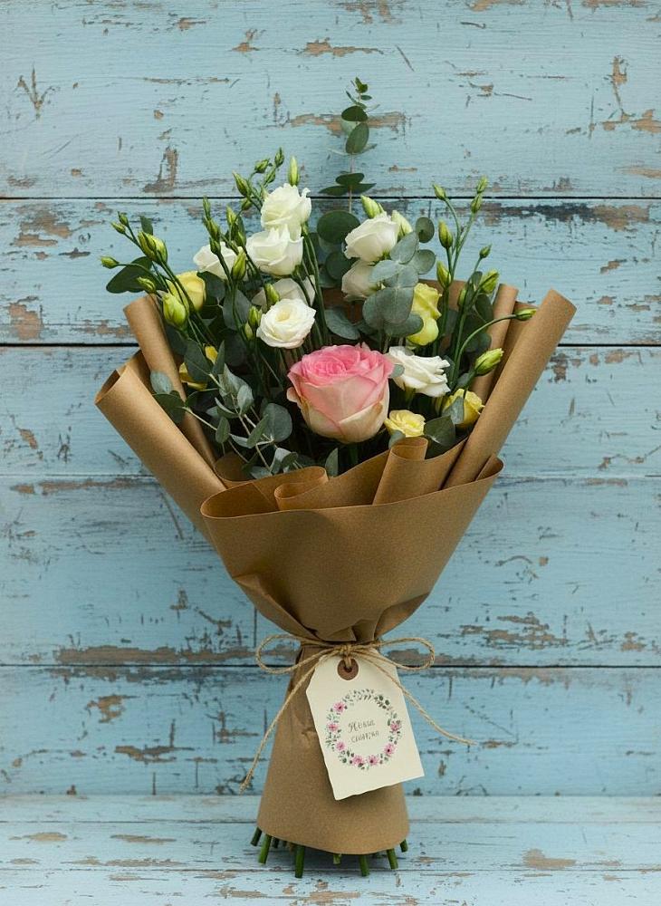 Букет цветов из: Розы и Лизиантусы в Югорске