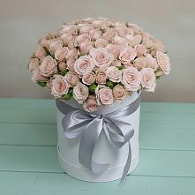 Цветочная композиция из Розы в шляпной коробке в Югорске