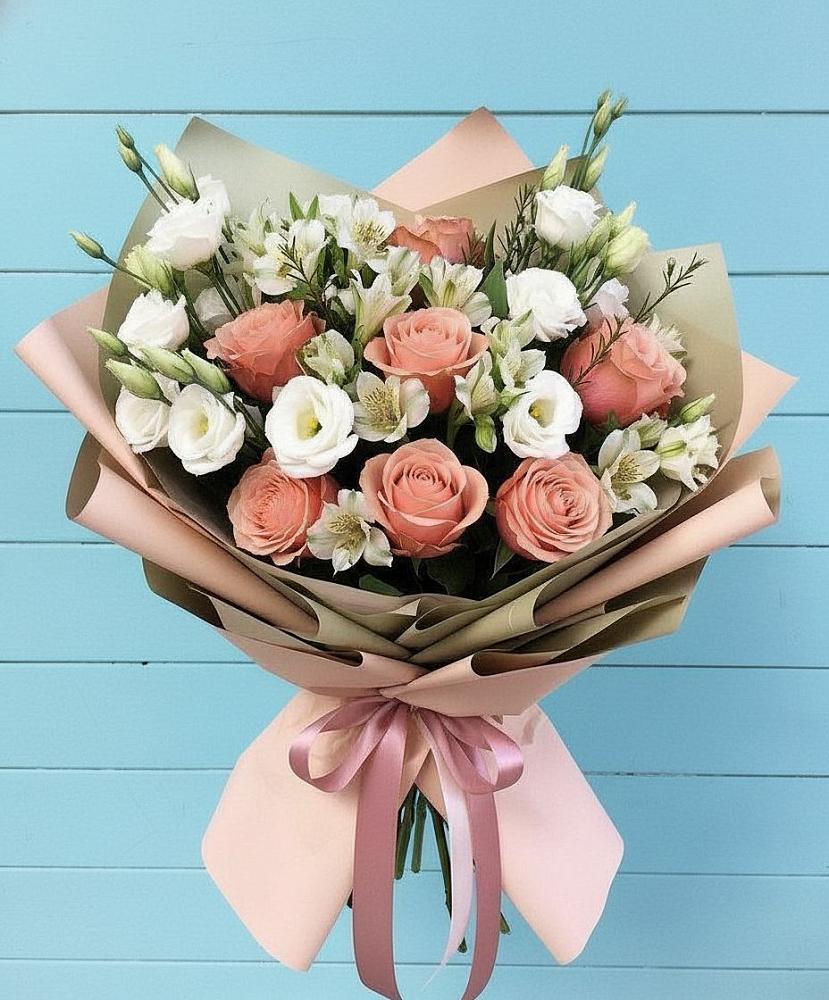 Букет цветов из: Розы, Альстромерии и Лизиантусы в Югорске