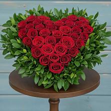 Цветочная композиция из Розы в виде сердца в Югорске