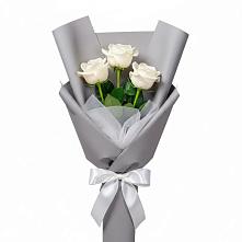 Букет 3 белые розы в Югорске