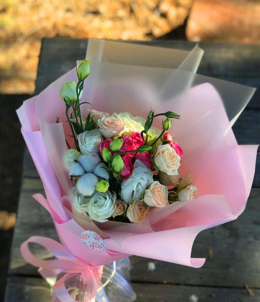 Букет цветов из: Розы и Лизиантусы в Югорске