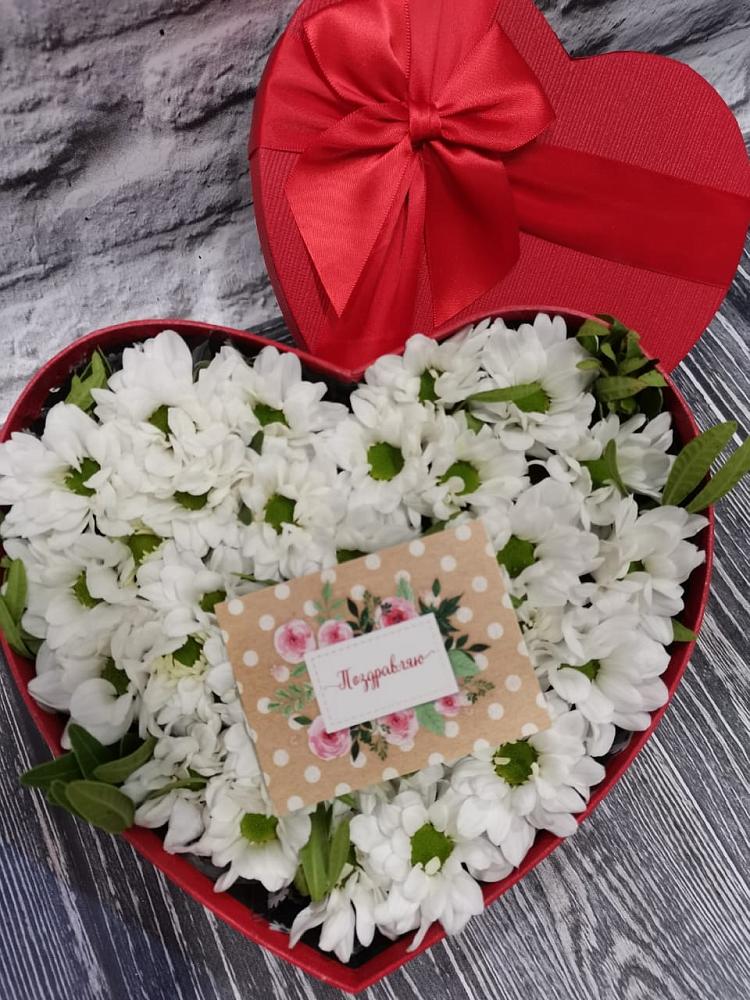 Цветочная композиция из Хризантемы в виде сердца в Югорске