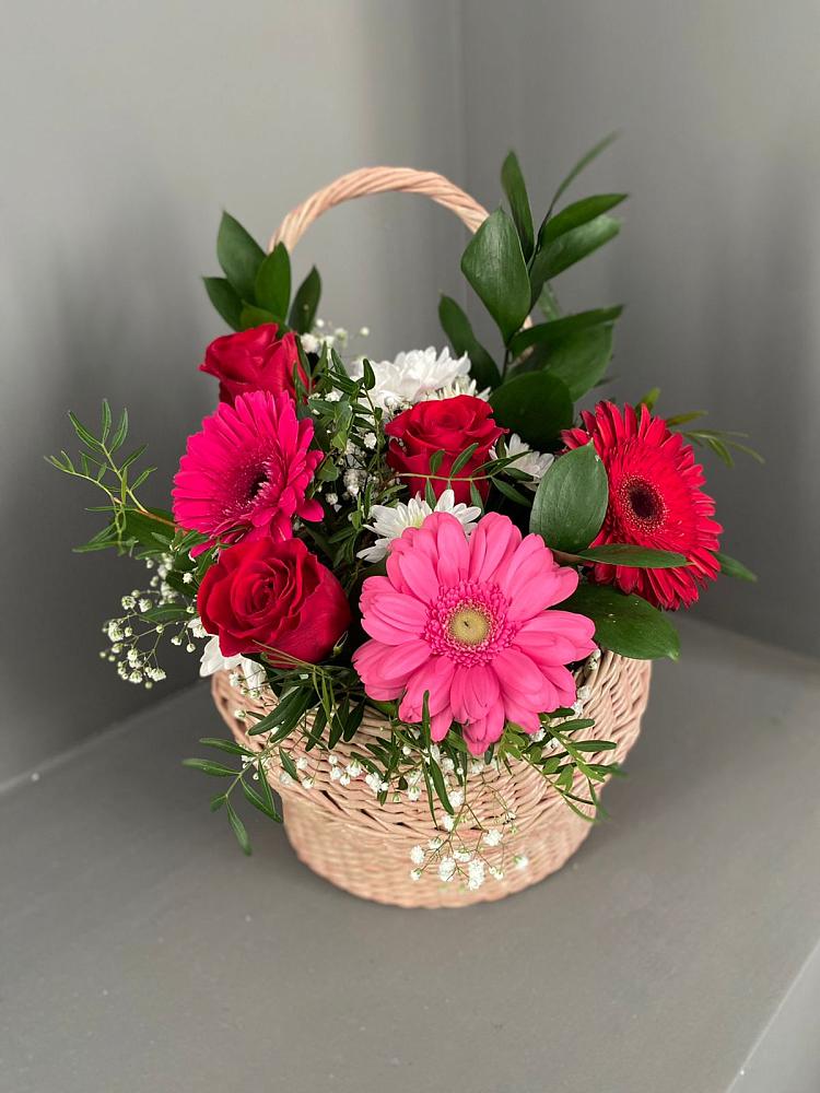 Цветочная композиция из Розы, Хризантемы и Герберы в корзине в Югорске
