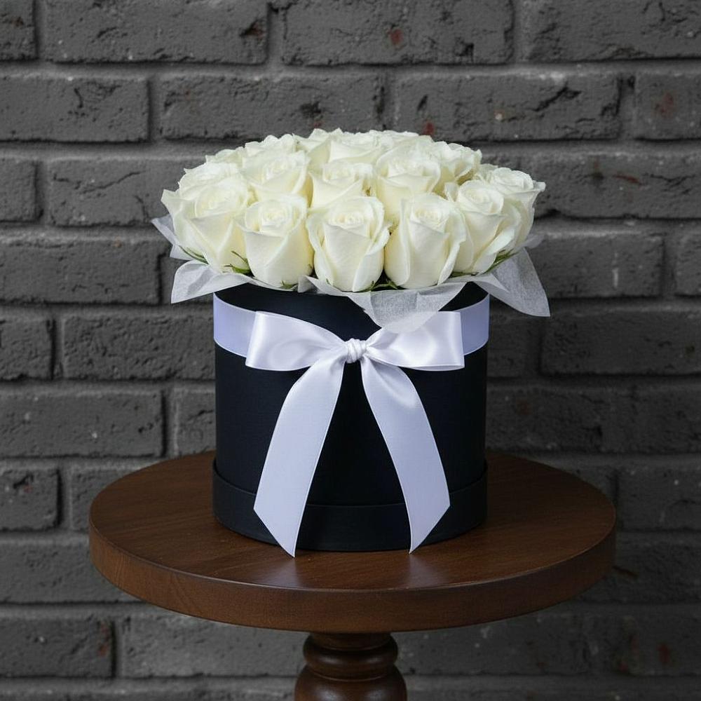 Цветочная композиция из Розы в шляпной коробке в Югорске