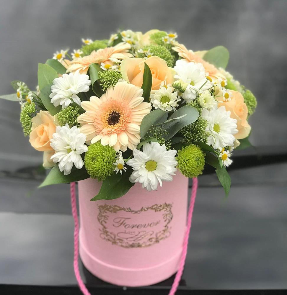 Цветочная композиция из Розы, Герберы и Хризантемы в шляпной коробке в Югорске