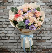 Букет цветов из:  Розы, Лизиантусы и Гвоздики в Югорске